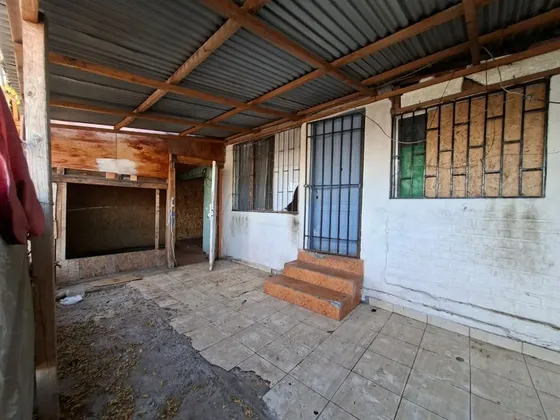 Casa En Venta De 2 Dorm. En La Florida