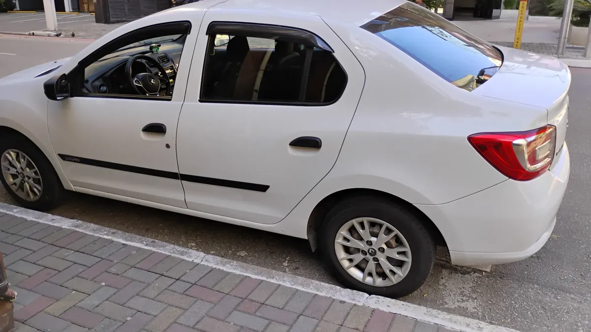 Renault Logan 2021 1.0 Life 12v 4p — foto 3