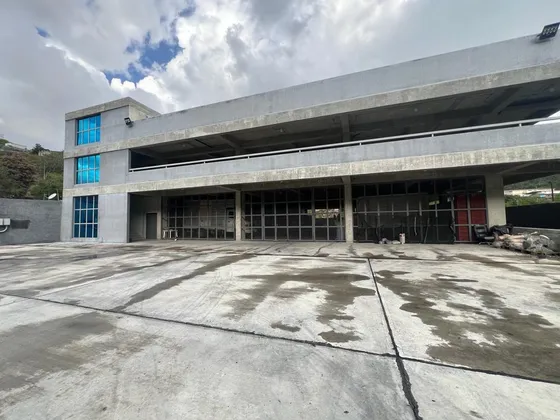 Se Alquila Galpón  1800m2. La Guairita.