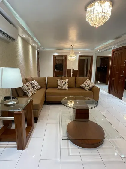 En Venta , Frente Al Parque Mirador Sur, Apartamento Amueblado De 2 Habitaciones