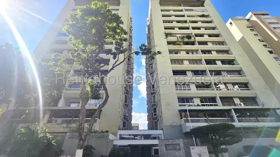 Apartamento Pb En Alquiler En Santa Fe Norte, Amoblado, Con Excelente Iluminación Natural Y Acabados Modernos, Listo Para Habitar Mls #27-2285 Bm