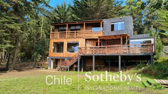 Casa En Venta De 3 Dorm. Vista Al Mar En Pichilemu