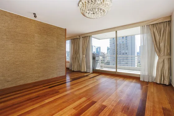 Departamento En Arriendo De 5 Dorm. En Las Condes