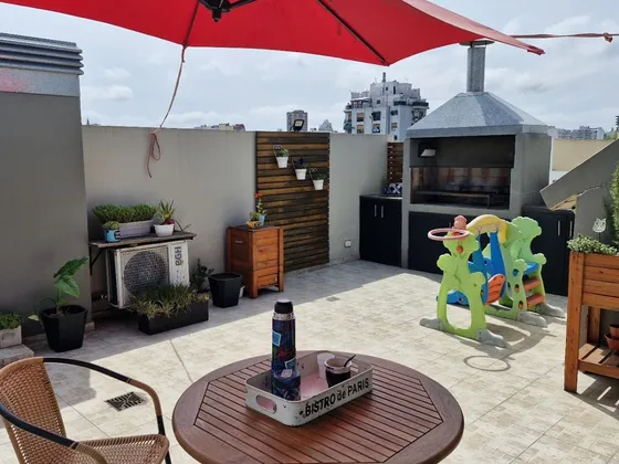 Departamento En Venta De Tres Ambientes Con Cochera Y Terraza En Almagro