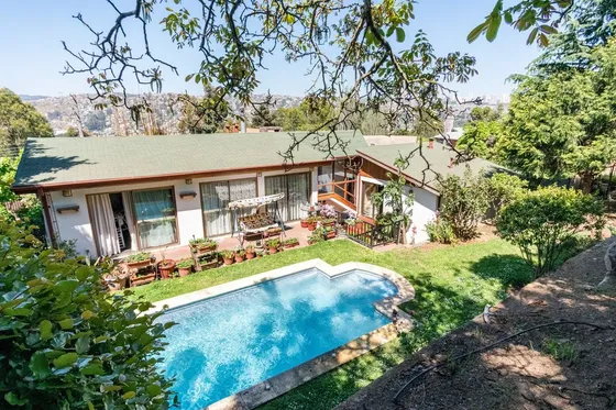 Hermosa Casa Con Amplio Terreno