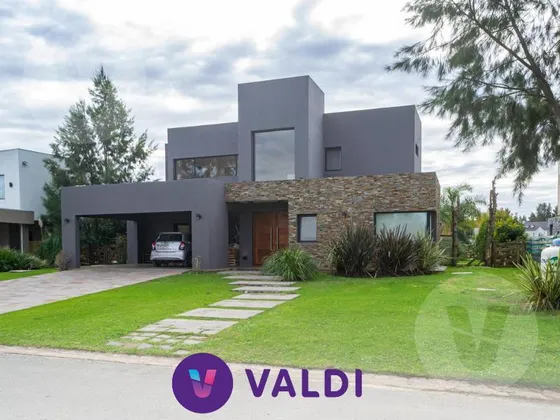 Casa A Laguna En Venta - Barrio El Principado, Canning