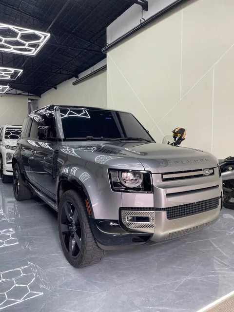 Land Rover Defender P400