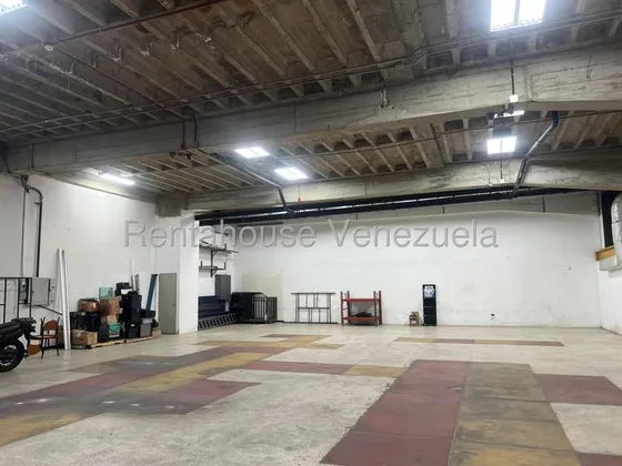 Local En Alquiler Urb. Los Dos Caminos (muy Cerca De Los Ruices),ideal Para Deposito,almacen Y Distribucion De Mercancia Seca.gm