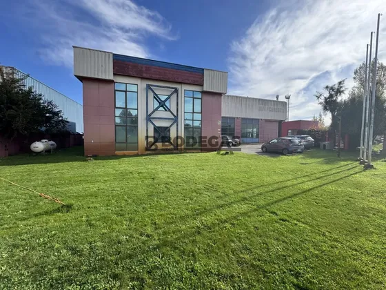 Bodega Con Oficinas En Parque Las Arucas