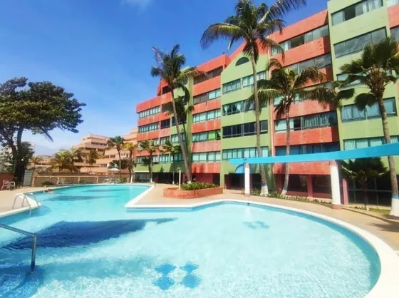 Century21 Vende Acogedor Apartamento En Esmerald Suites