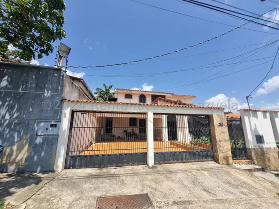 Bray Montoya Apartamento En Exclusiva Zona Del Este De Barquisimeto Cuenta Con 2 Habitaciones 2 Baños Y Todos Los Servicios Basicos 2#5#4#4#4#1 Bray Montoya                                            