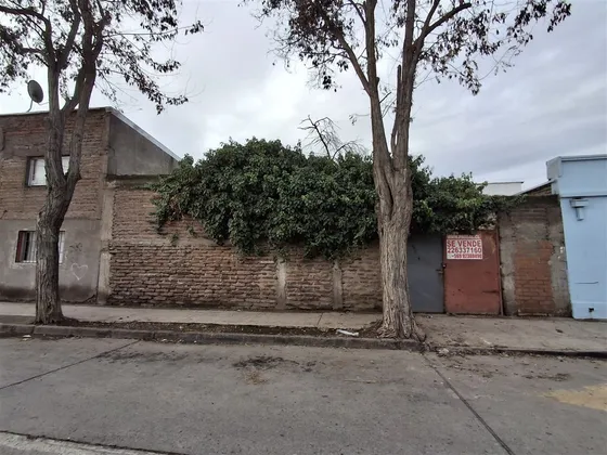 Casa En Venta De 4 Dorm. En Cerro Navia