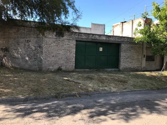 Deposito Mas Cochera De 225 Metros Cuadrados En Villa Bosch