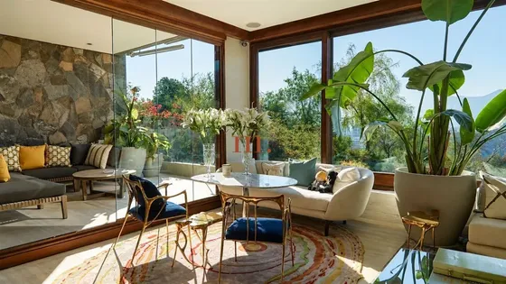 Casa En Venta De 4 A 5 Dorm./ Cerro San Luis / Las Condes