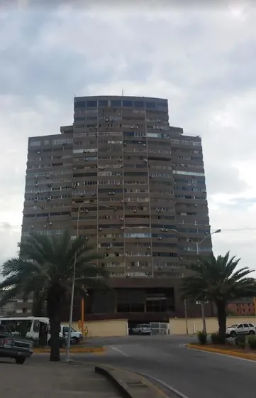 Venta Apartamento Para Remodelar Avenida 4 De Mayo Edificio Torre De Mayo Vista A La Ciudad Y Al Mar Porlamar Isla De Margarita
