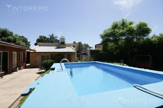 Venta Casa 7 Ambientes Con Parque, Pileta, Quincho Y Cochera En Florencio Varela