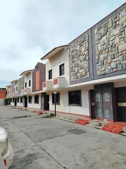 Alquiler Townhouse En Tazajal Tp