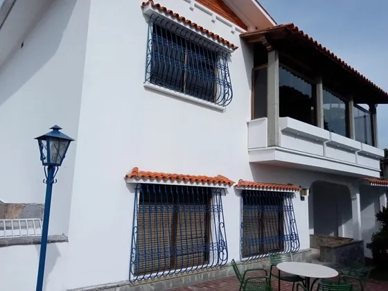 Casa Se Vende, Lomas De La Trinidad, 495m2constrc., Calle Cerrada, Hermosa Vista, Con Apartamento Independiente, 8p Est., 7hab.