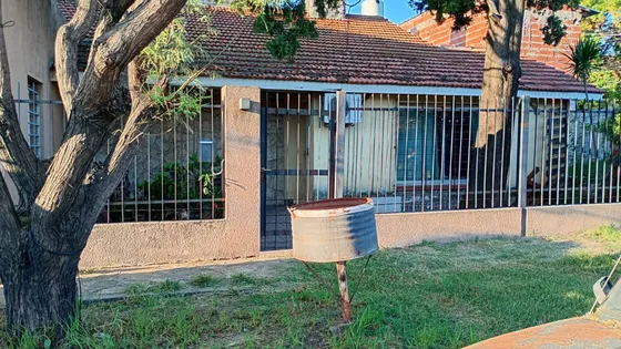 Venta De Hermosa Casa Con 5 Ambientes  