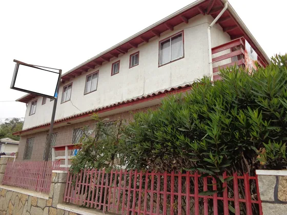 Gran Residencia De 14 Habitaciones En Pleno Centro El Quisco