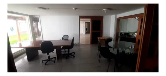Casa De Oficinas En Arriendo, Sector Santa Barbara Occidental