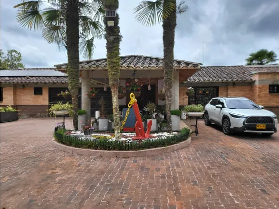 Casa Vía El Escobero Con Piscina