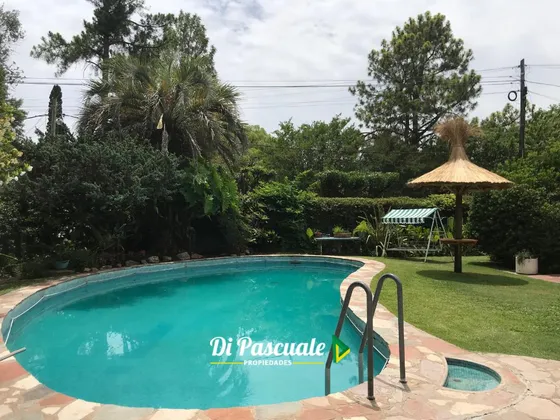 Venta Casa Quinta Con Pileta, Quincho Y Parrilla Sobre Padre Fahy - La Reja Sur