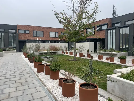 Precioso Townhouse En Condominio, Sin Comisión!