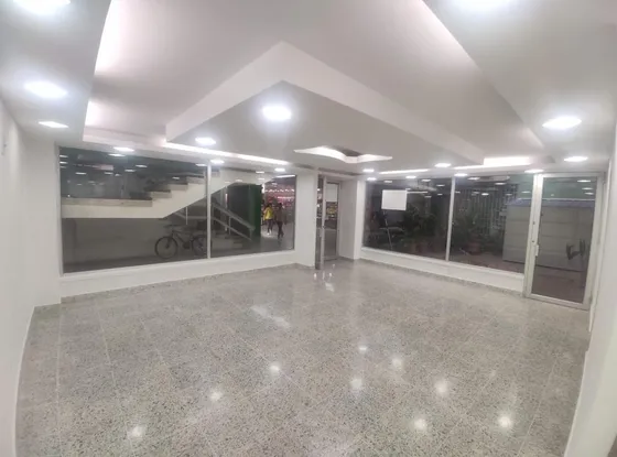 Local En Arriendo En Centro. Cod A14209