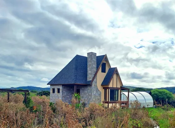 Cabaña De Hadas Y Duendes. Alquiler De Casa Con Piscina Climatizada Todo El Año Con Cerramiento Retráctil. Wi-fi. Parrillero Techado En Marco De Los Reyes, Ámbito De Villa Serrana.