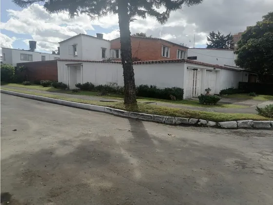 Venta Casa Pasadena, Muy Amplia Area Lote 440 M2. Esquinera
