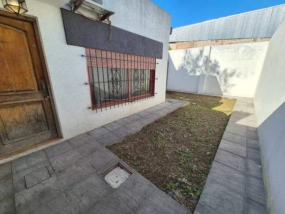 Ph 3 Amb C/patio Cochera  S/exp. A Refaccionar.