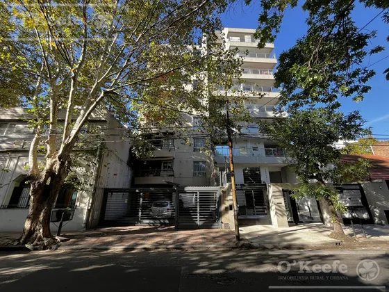 Departamento De 3 Ambientes Con Cochera En Venta En Quilmes .apto Crédito.