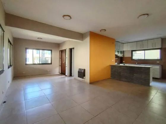 Venta Casa 3 Dorm + Estudio, Valle Del Golf