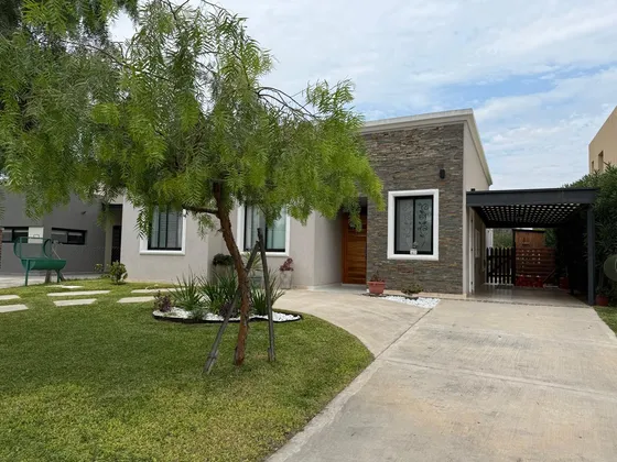 Casa En  Venta 3 Dormitorios Barrio San Alfonso Pilar Del Este