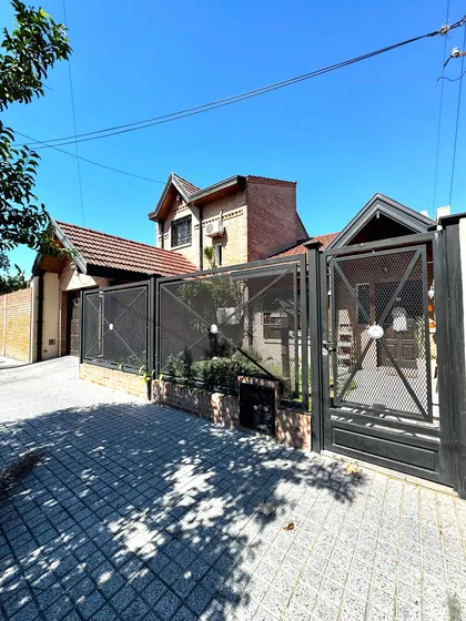 Casa En Venta En Luis Guillon