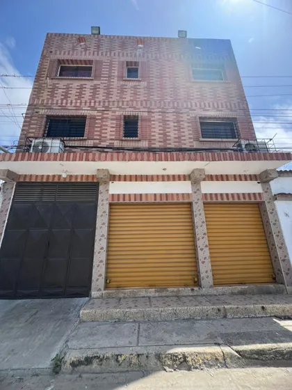 En Venta Edificio Comercial Revestido En Tablillas, Ubicado A Tan Solo Unos Metros De Parque Morrocoy,  Una De Las Zonas Más Buscadas De Tucacas, Estado Falcón. Maritza Lopez