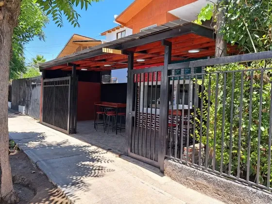Casa Con Local Comercial 3 Dormitorios 2 Baños, Peñalolén