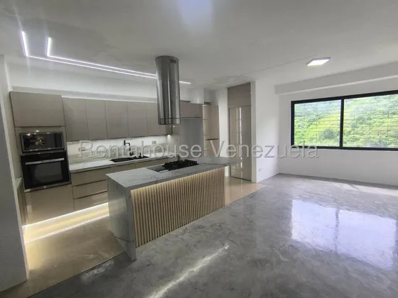 Este Hermoso Apartamento Moderno Combina Comodidad Y Estilo En Un Espacio Listo Para Estrenar.cuenta Con Pisos Microcemento Y Laminados Que Aportan Elegancia Y Durabilidad, 