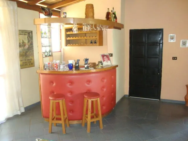  *jl/casa Cómoda Con Bar Estilo Italiano, Con Amplio Terreno En Venta Av. Intercomunal Cabudare  Lara, Venezuela/josé López/#  25-5225/327   M²  Al 