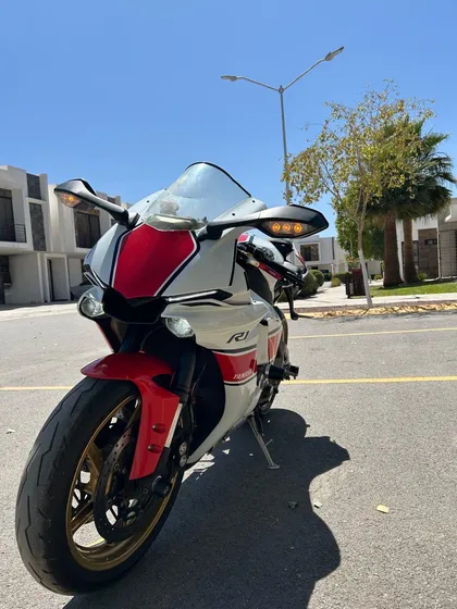 Yamaha R1 2016