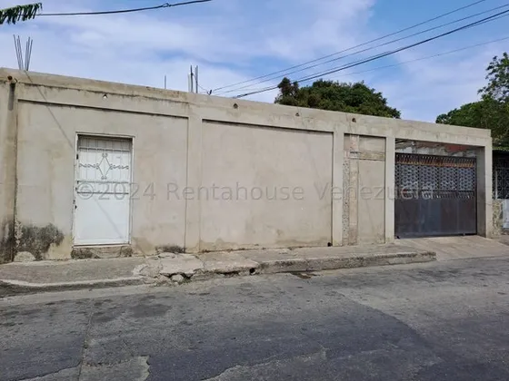 En Venta Casa Con Local Comercial En El Centro De Cagua Db 25-5266