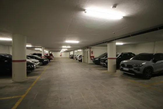Venta De Garaje Con 51 Cocheras Subsuelo Y Planta Baja  En Villa Santa Rita
