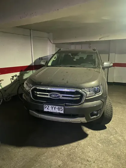 Estacionamiento Techado.