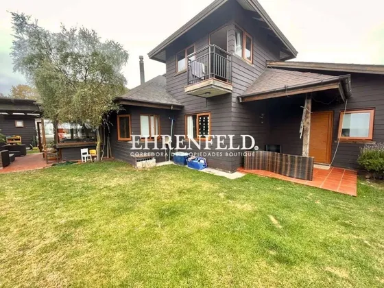 Lomas De Montemar, Concón. Amplia Casa Esquina En Venta.