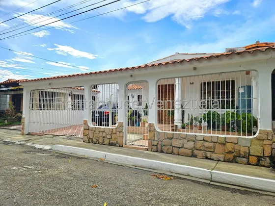 Ana Karina Molleja Vende Bella Casa Con Tanque Subterráneo Y Aires Acondicionados Ubicado En Valle Hondo,cabudare Lara /akm