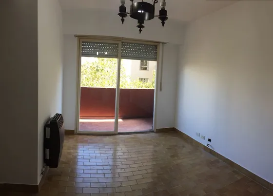 Departamento 1 Dormitorio En Venta Con Balcon. 56 9 Y 10