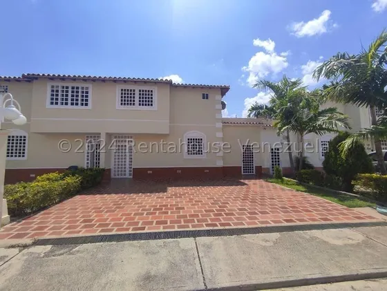 Ji 24-21671. En Venta Hermoso Town House De 150m2 Ubicado En Guatire. Villas De Buenaventura.