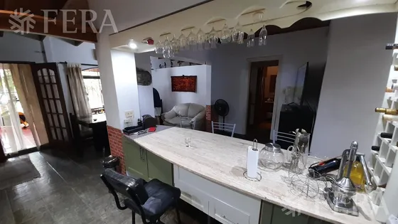 Venta De Casa De 3 Ambientes Con Cochera Y Piscina En Quilmes