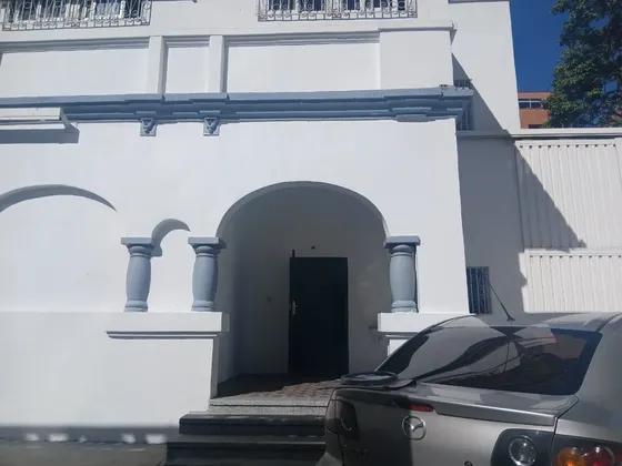 Se Vende (solo Cliente Directo) En Chacao Casa Quinta Adecuada Y Actualizada Para: Local Comercial, Oficina, Deposito, Colegio, Centro De Distribución, Etc,